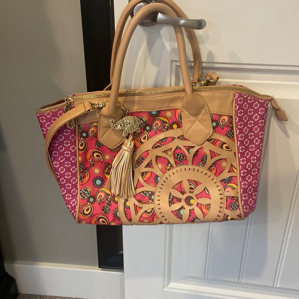 Bollydoll purse with adorable elephant accessory. Like new